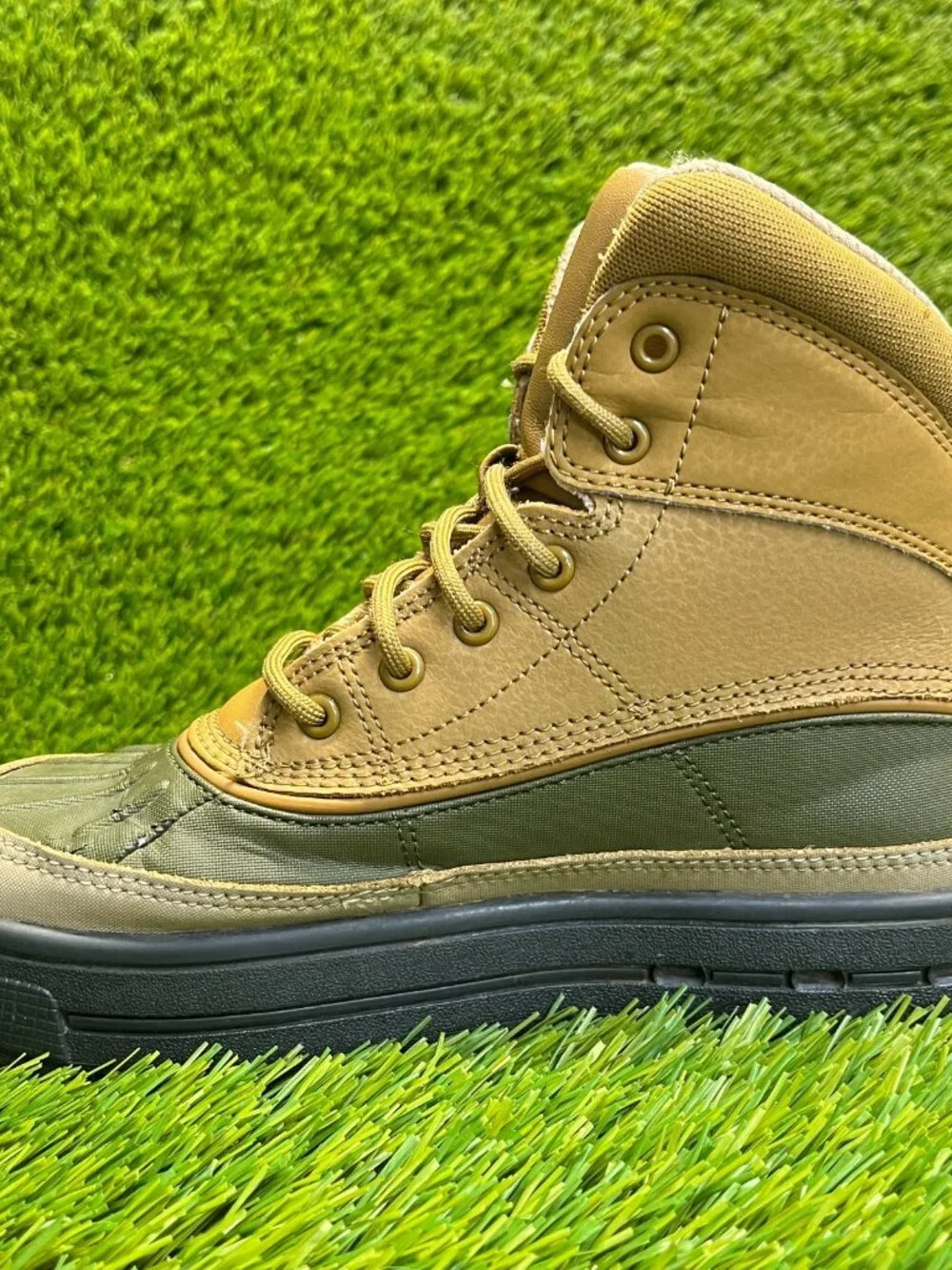 Nike Woodside 2 High ACG Boys Size 4.5Y Brown Green Black Hiking Boot‎ Shoes